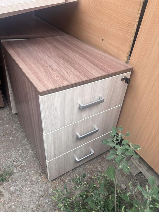 Офисная мебель продам срочно