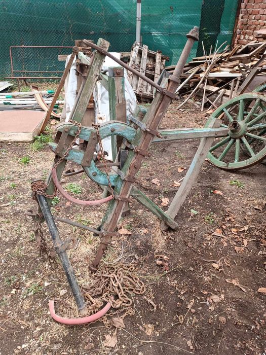 Разглобена и добре запазена каруца (без колела вече)
