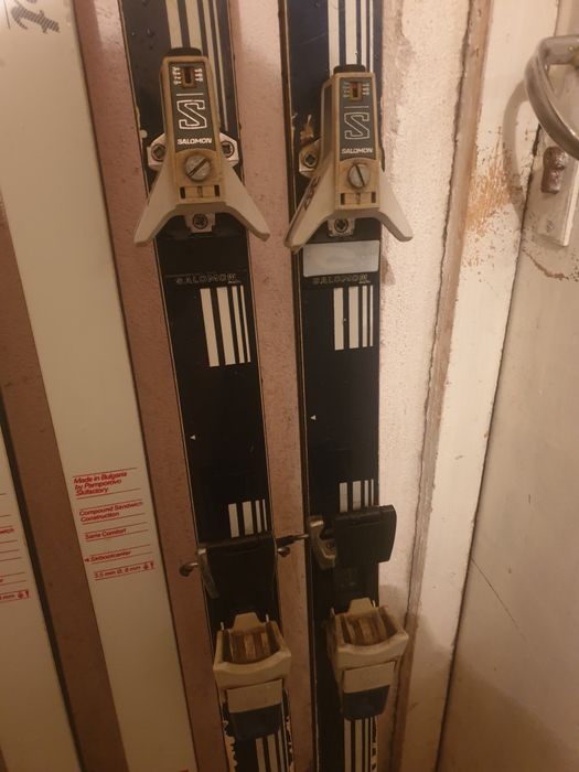 Комплект от 1 бр.ски,1 бр.обувки и щеки 3 комплекта.