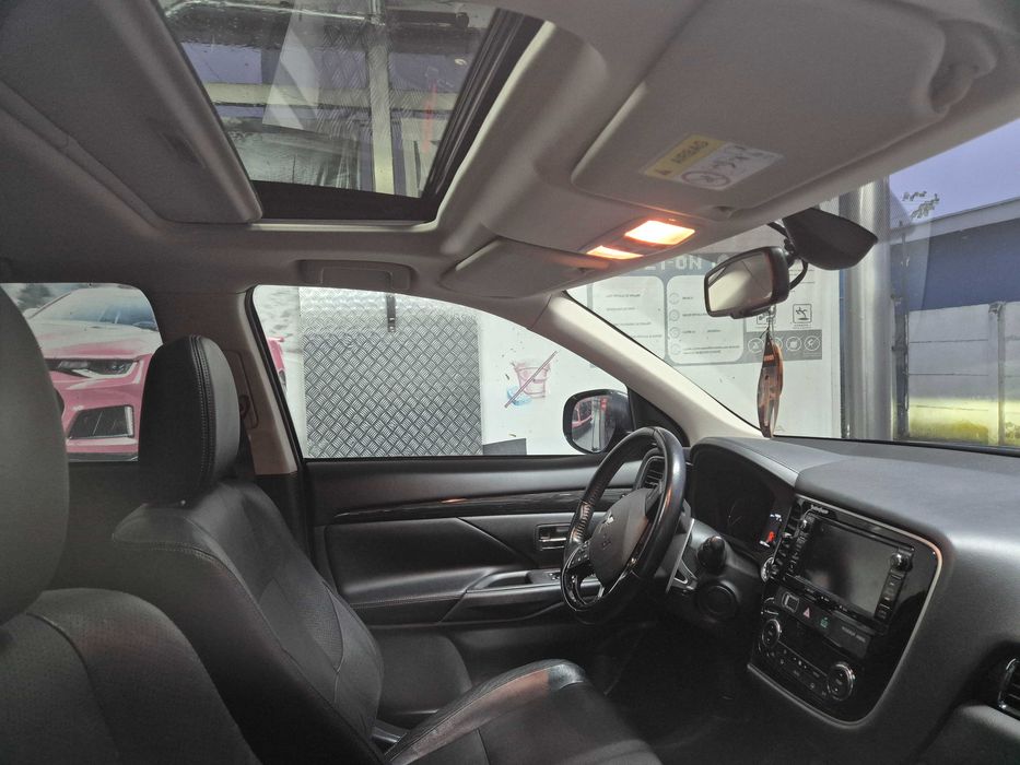 Mitsubishi Outlander III 2.2 4WD – Automata, Full option | 7 locuri | Istoric complet reprezentanță