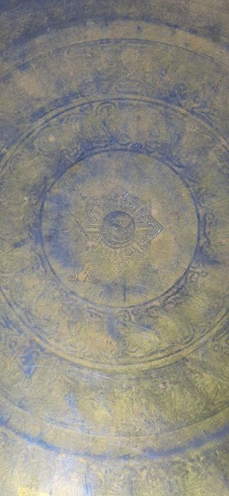 Гравиран меден поднос с традиционни български мотиви