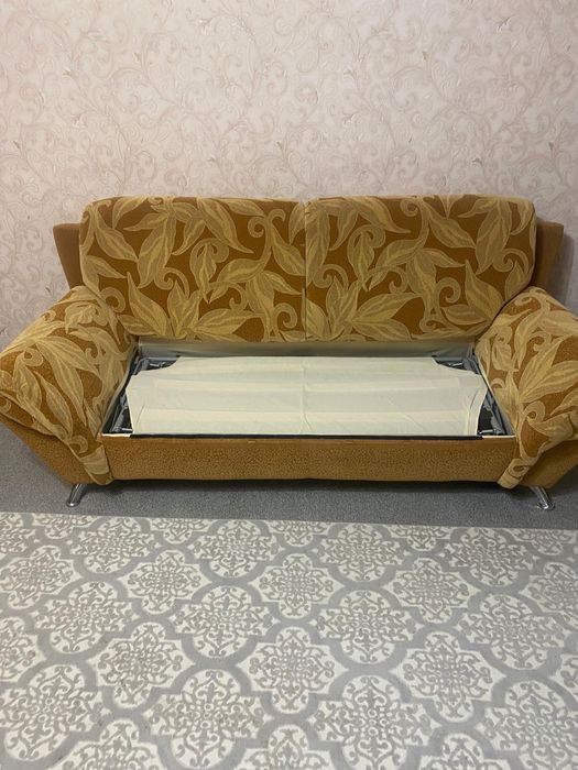 Диван  , в подарок  2 кресла