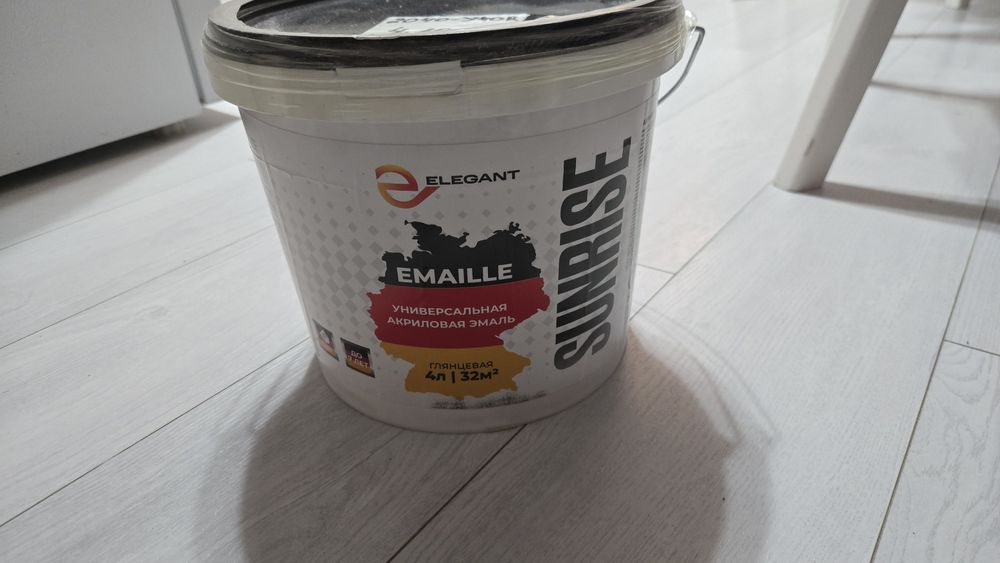 Продам краску моющиеся для ванной комнаты ну и для всего 1ведро