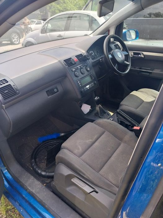 Продавам на части Фолксваген Туаран/Volkswagen Touran  Vw touran 2.0TDI 6 степенна скоростнна кутия