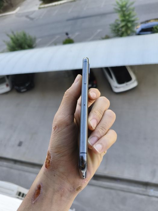 iPhone Xs ideal.