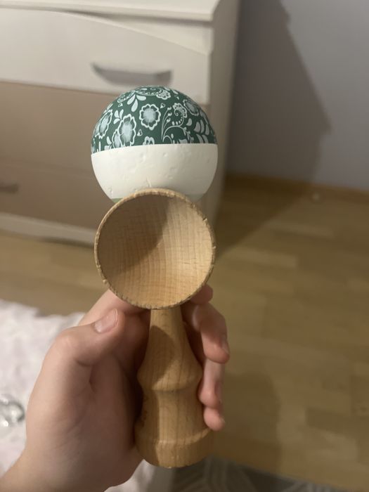 Kendama lotus bloom green anti skid v2