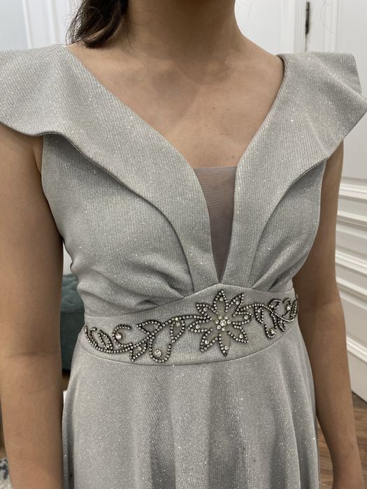 Красивое платье на мероприятие.