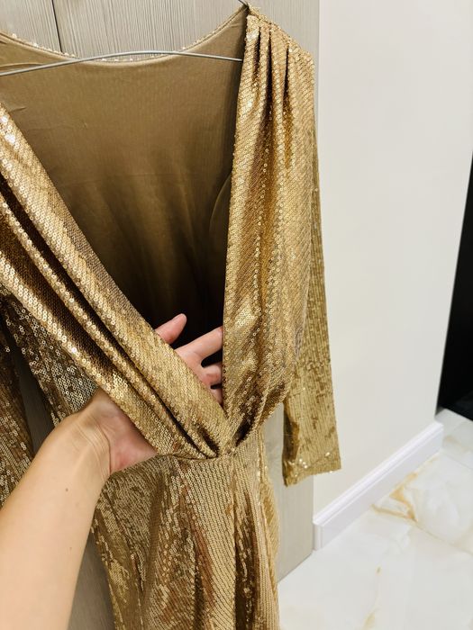 Rochie de ocazie cu paiete aurii