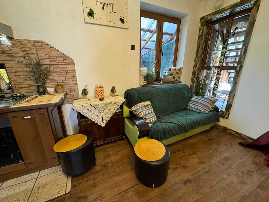 Persoană fizică închiriez apartament cu 3 camere la casă în Centrul istoric din Sibiu.