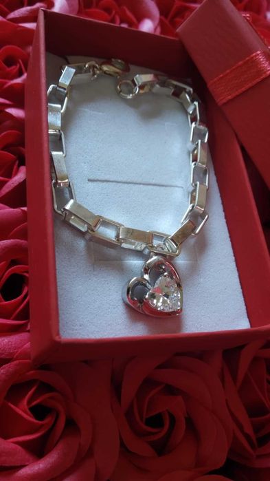 Сребърна гривна, елегантна и стилна. 10 различни модели.Всяка с кутия.