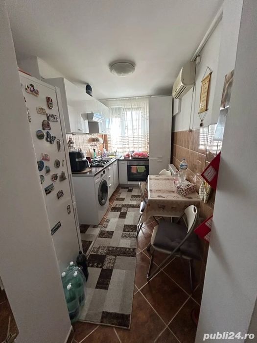 Propietar vind apartament cu 3 camere decomandat confort 1 in zona centrala in Medias