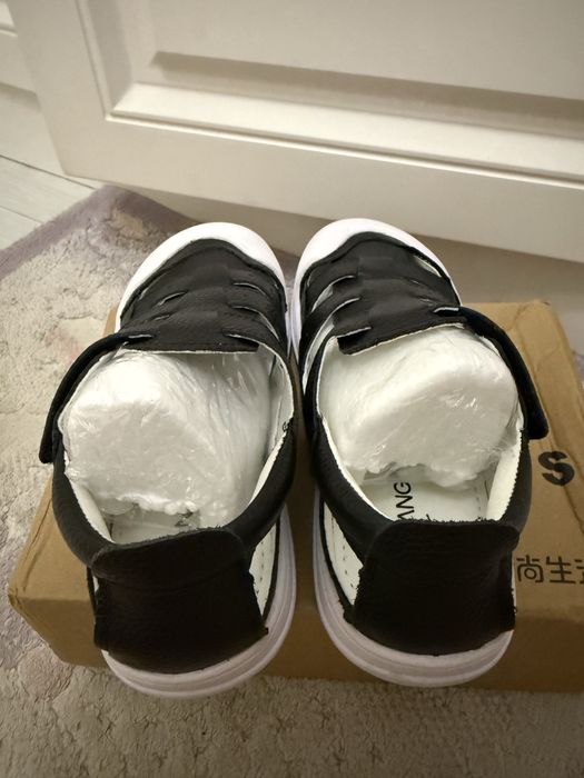 Новые туфли(сандалии) для школы