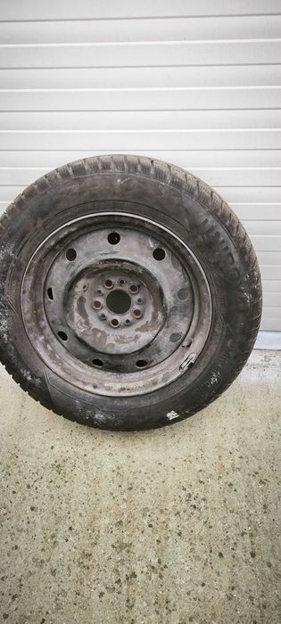 Зимни гуми унироял