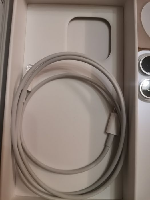 Продавам iPhone 14 pro 256gb
