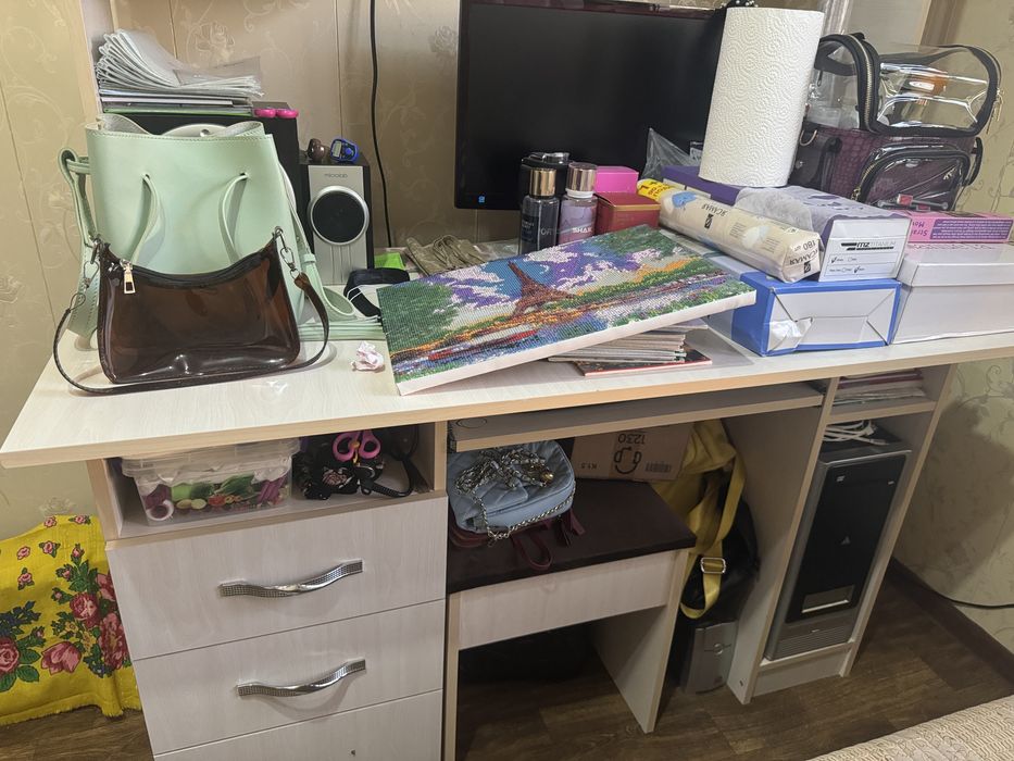 Продаётся компьютер полная комплектация + компьютерный стол новый