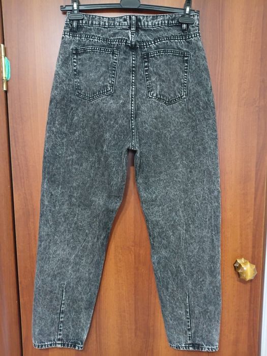 Продам женские джинсы