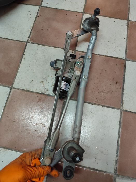 Механизъм чистачки Hyundai Ionig