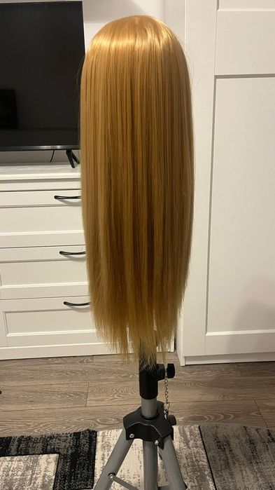 Ideal pentru vopsit,cap de manechin,par bogat si lung