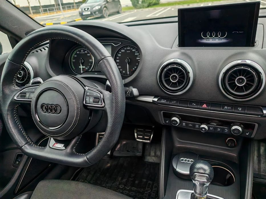 Audi A3 e-tron S-line 204CP • interior premium • rulaj urban electric