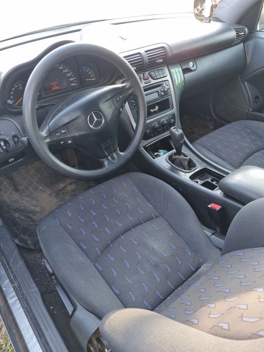 Vând mercedes  c