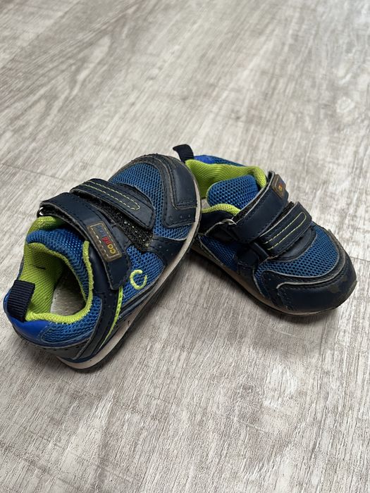 Продам детскую обувь 20,22, 23