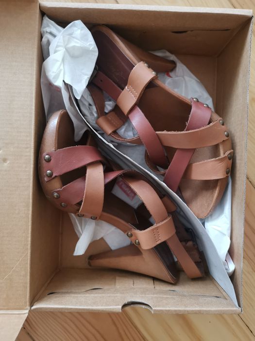 Сандали LEVI'S на ток 39#