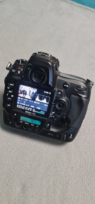 Nikon d3 stare buna body , 2 carduri , 3 acumulatorii, incarcator 200k cadre