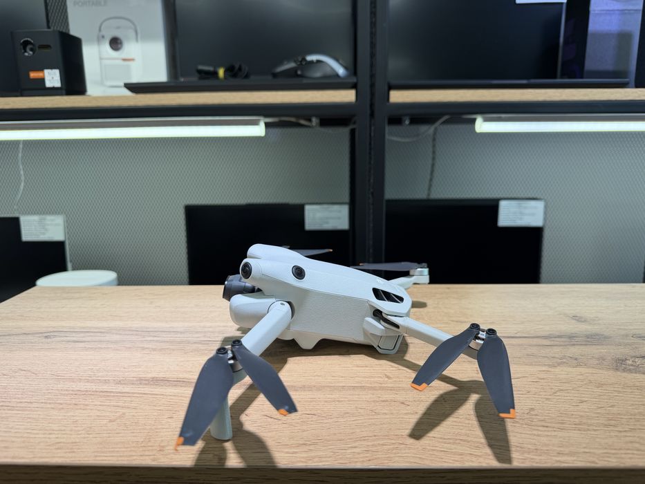 Квадрокоптер DJI Mini 4 Pro, пульт с экраном, 2 батареи, 1240/А10