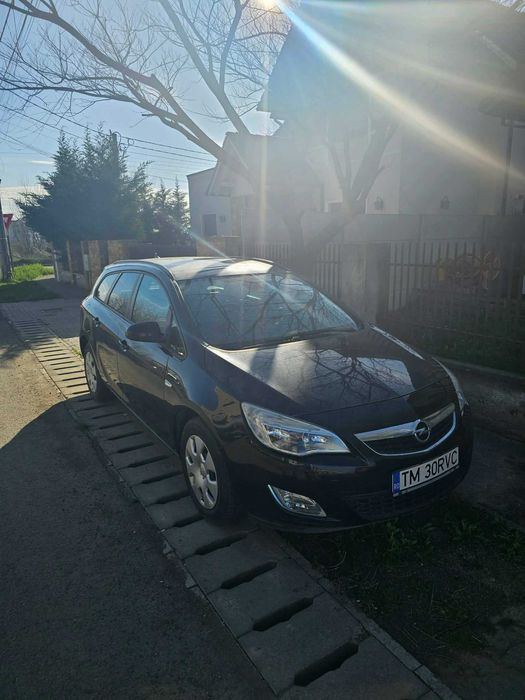 Masina Opel Astra 2011