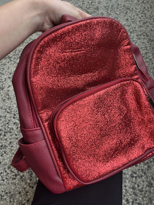 Червена дамска раница