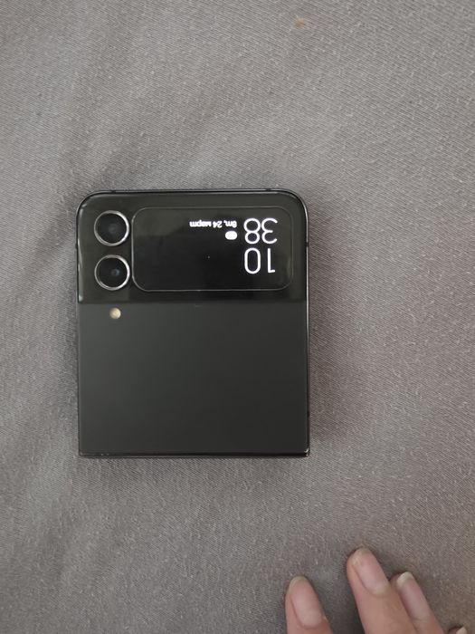 Samsung Galaxy Flip 4 за части