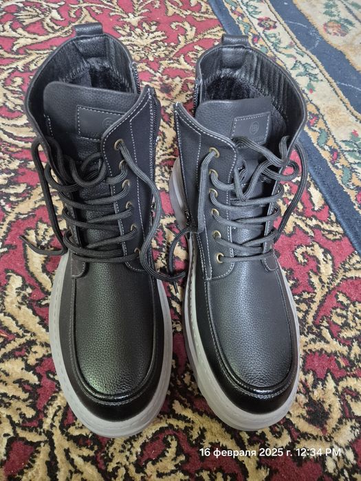 Продаются стильные черные сапоги!