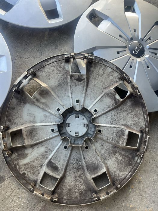 Оригинални тасове за Audi 16”
