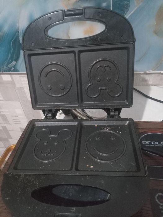 Вафильница в робочем состояние