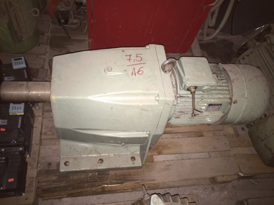 Много мотор-редуктори/редуктор