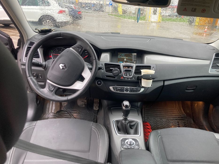 Vând Renault Laguna III