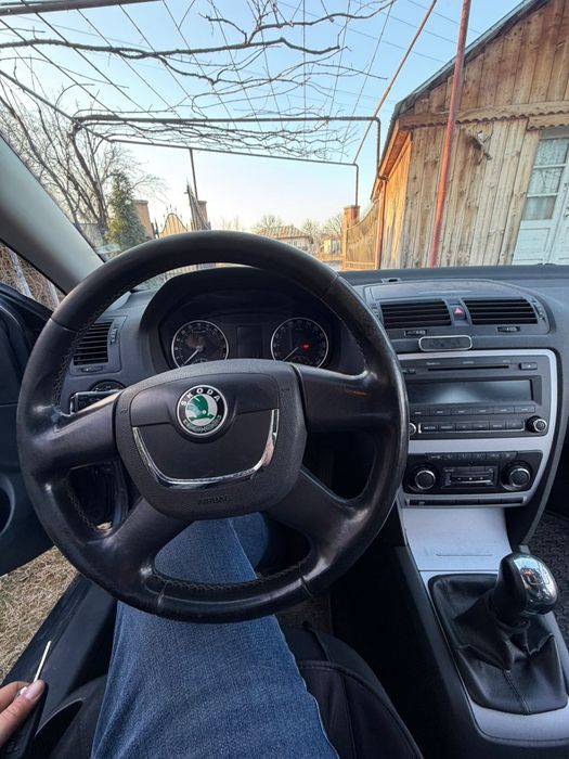 De vânzare Skoda Octavia 1.6 TDI – 2010 cutie manuala

Vând Skoda O