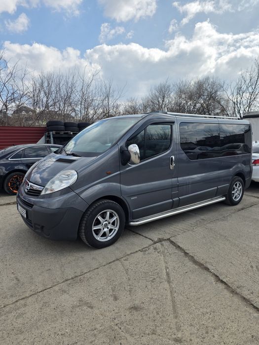 Opel Vivaro 8+1 locuri