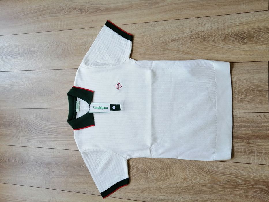 Мъжка тениска с яка в черен и бял цвят