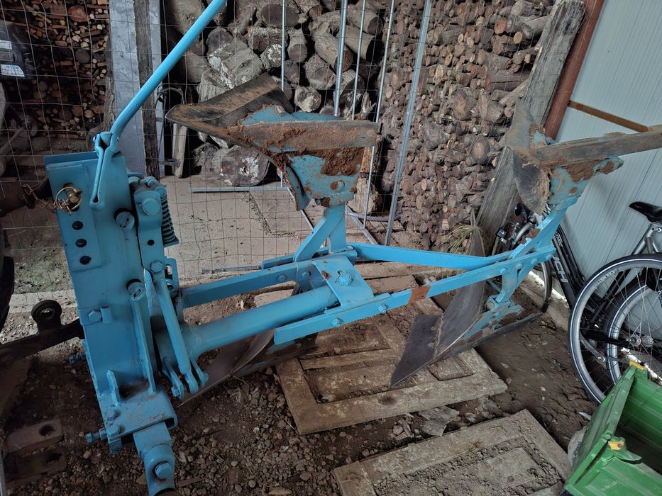 Vând plug lemken
