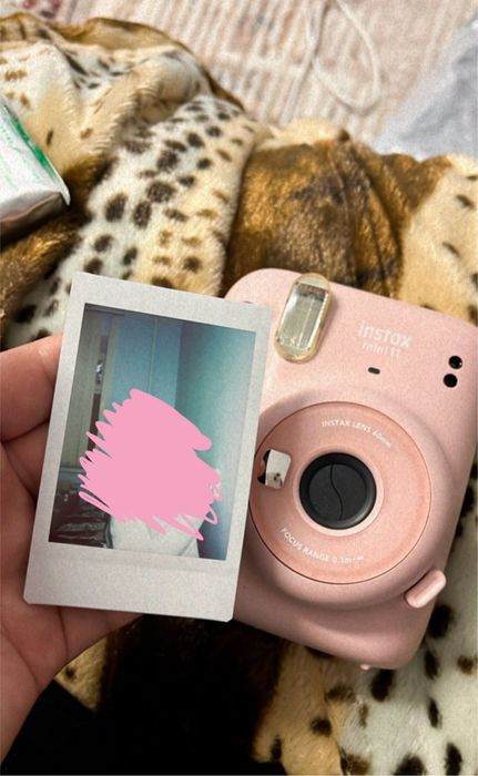 продам INSTAX 11 mini почти новый!