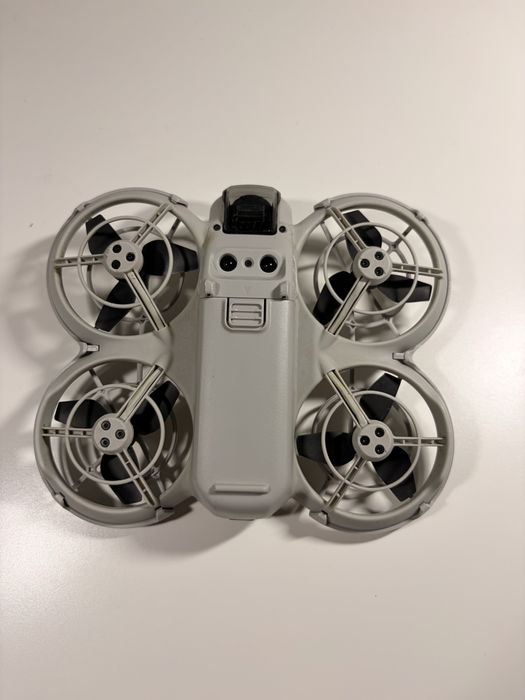 DJI NEO, Hub + 3 baterii + multe accesorii