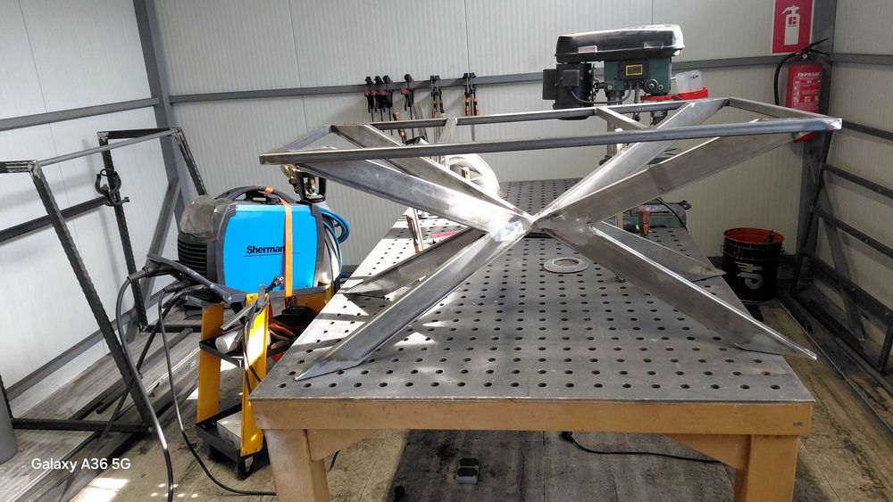 Метални крака за маса