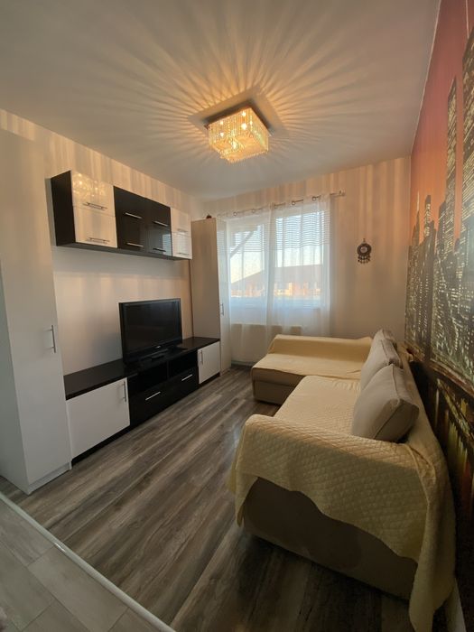 Mobila living alb cu begru lucios