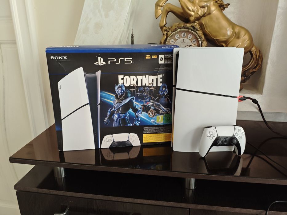 PS5 Slim 1TB + PS Plus Extra va EA Play (2026-yilgacha)
