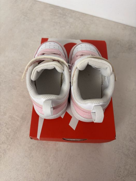 Adidasi Nike marimea 21.5 in stare foarte buna