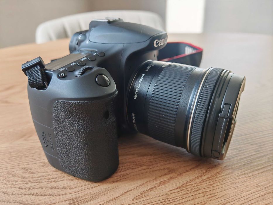 Canon EOS 60D DSLR + Canon 10-18mm