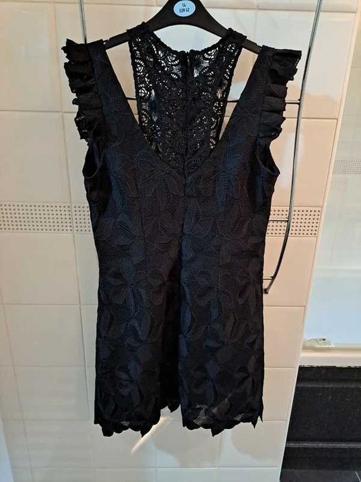 Guess елегантна черна рокля