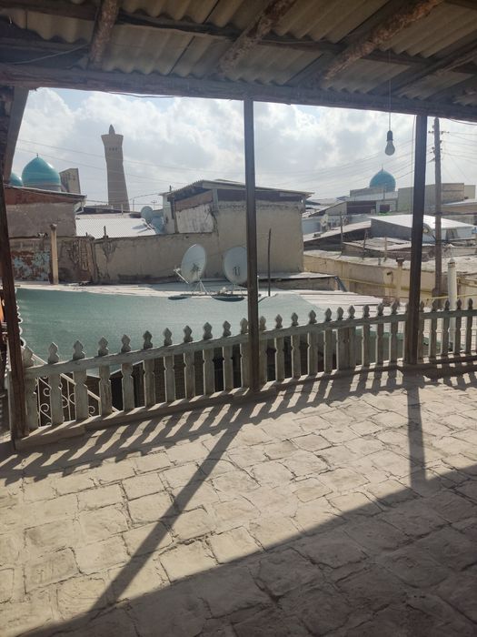 Продаëтся хороший дом с отличным локации для гостинной бизнеса.