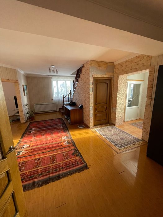 Продается просторный трех этажный дом